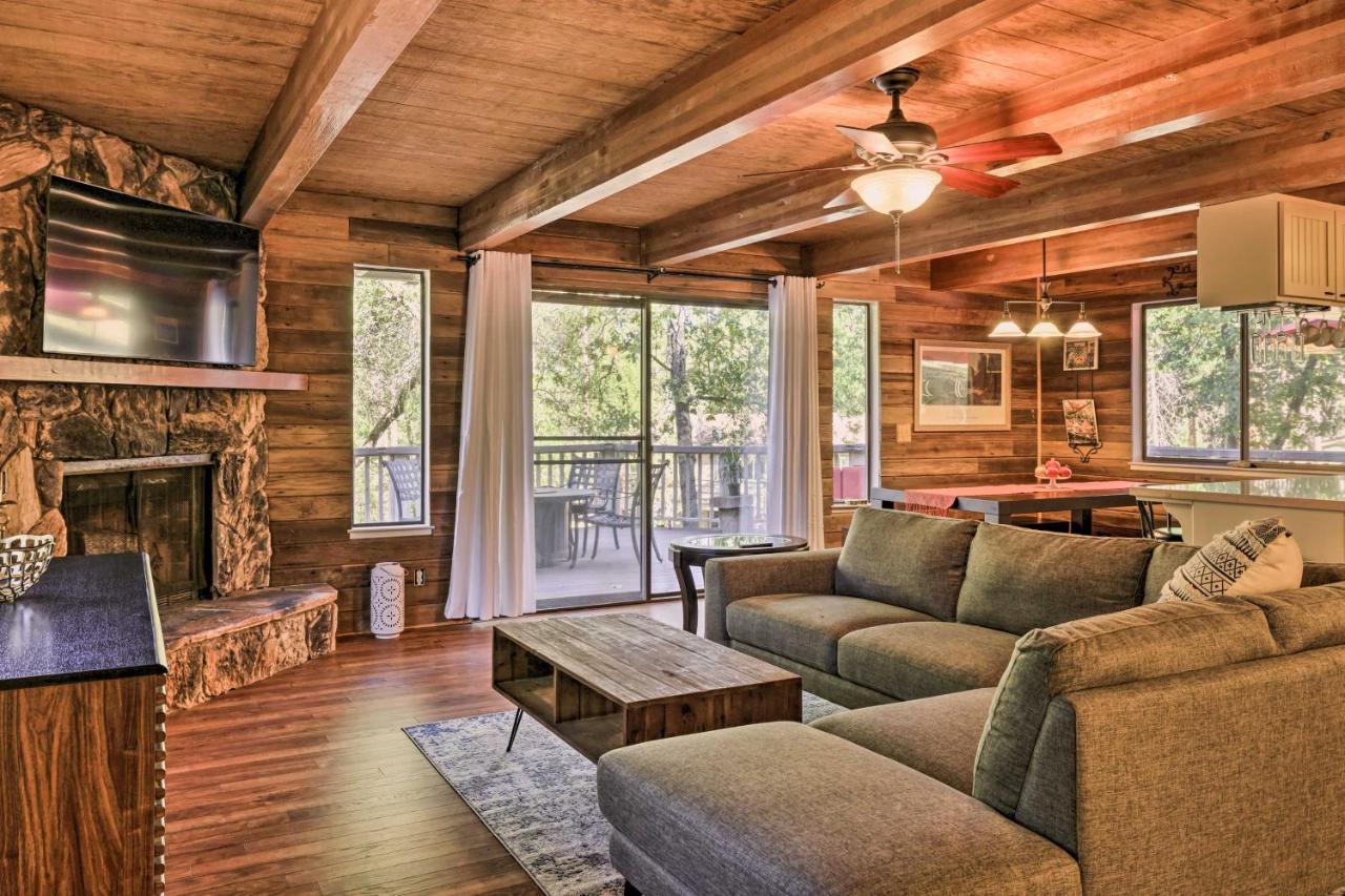 Spacious With Wraparound Deck! Groveland