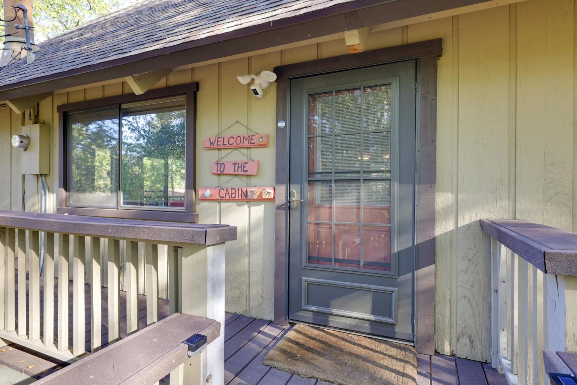 Casa de férias Spacious With Wraparound Deck! Groveland